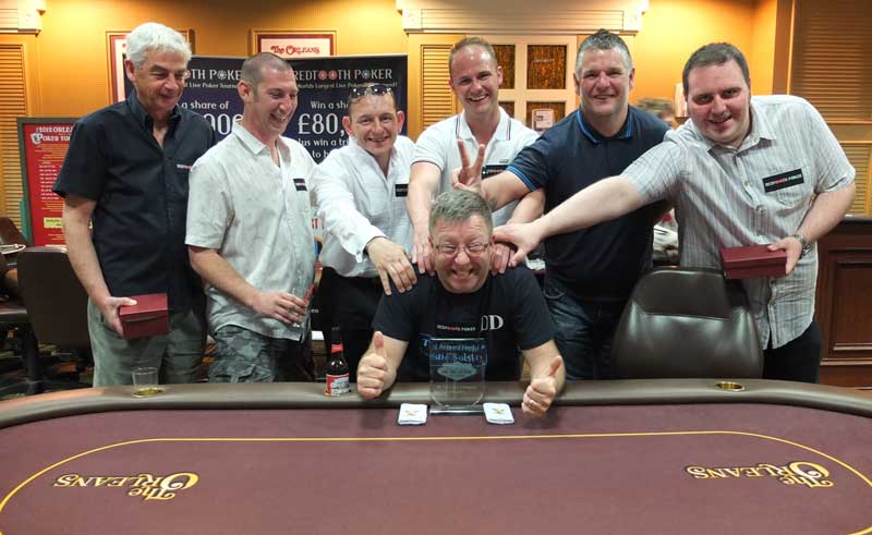 The final table congratulate Neil on his win!
